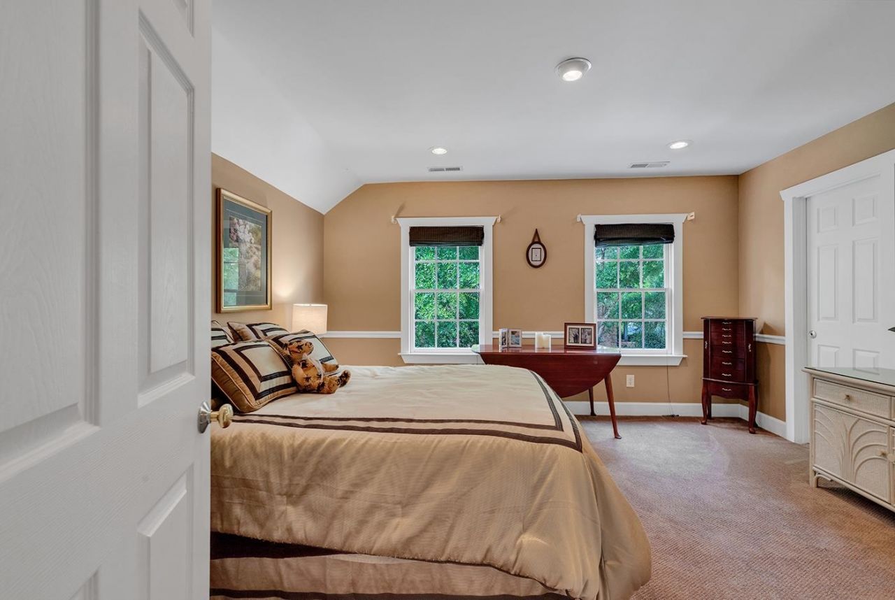 376 Congressional Dr. Photo 27