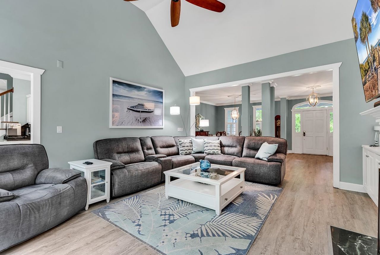 376 Congressional Dr. Photo 9