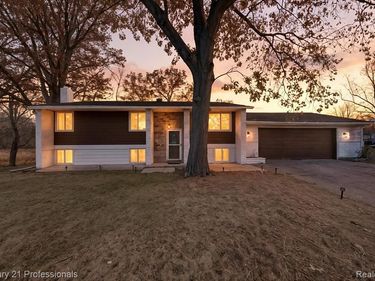 1268 Amarillo Street , Wolverine Lake Vlg, MI 48390