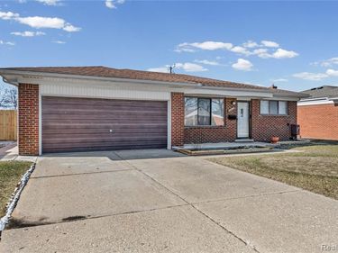 26201 Warner Avenue, Warren, MI 48091