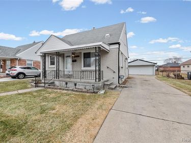 25215 Mackinac Street, Roseville, MI 48066