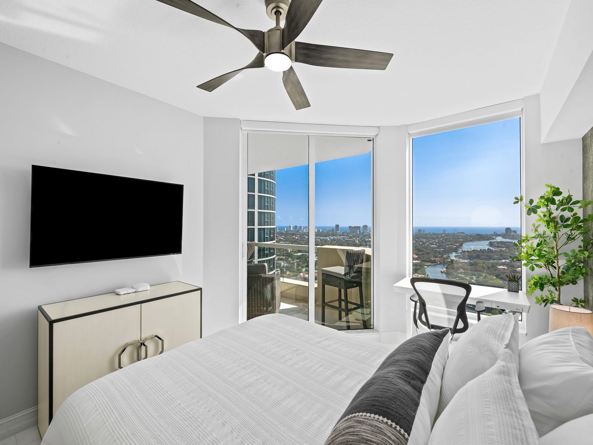 411 N New River Drive, Unit 3402, Fort Lauderdale, FL 33301 Photo