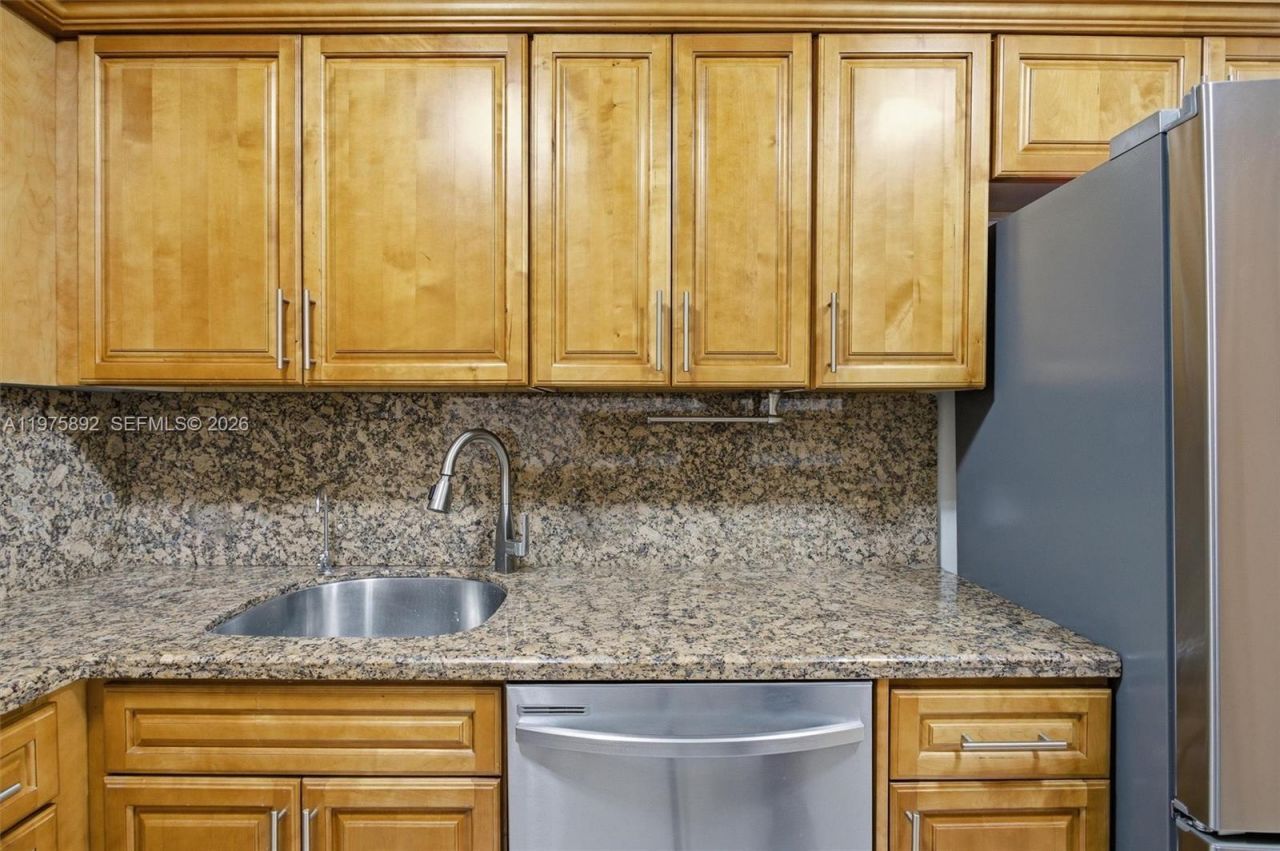 100 Bayview Dr , Unit 1106, Sunny Isles Beach, FL 33160 Photo