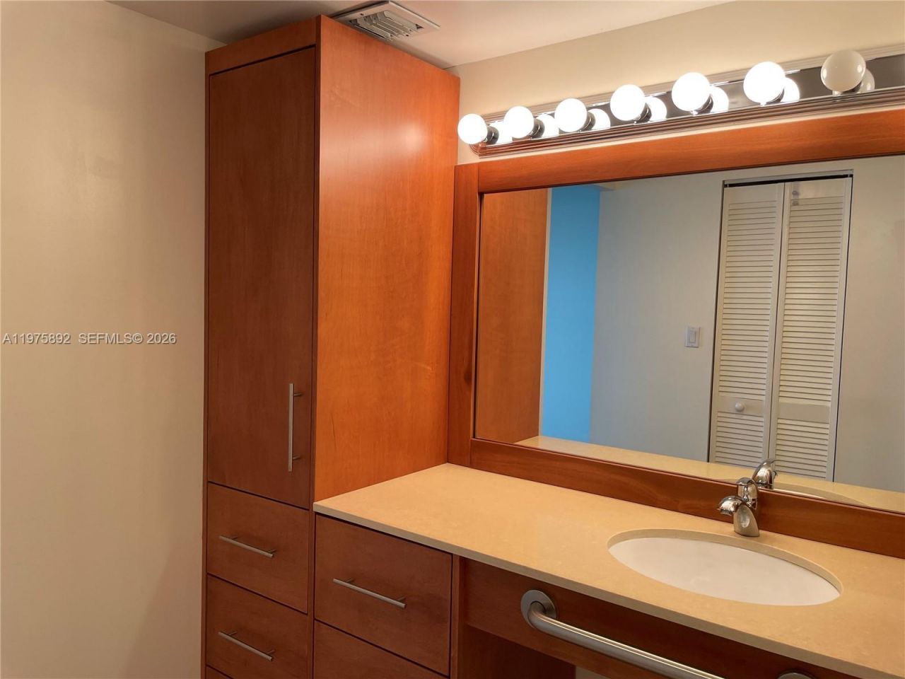 100 Bayview Dr, Unit 1106, Sunny Isles Beach, FL 33160 Photo
