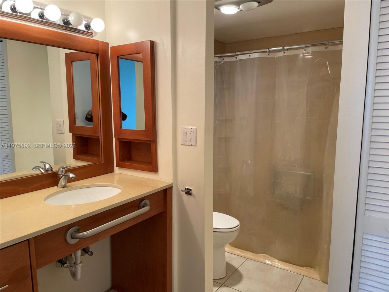 100 Bayview Dr , Unit 1106, Sunny Isles Beach, FL 33160 Photo