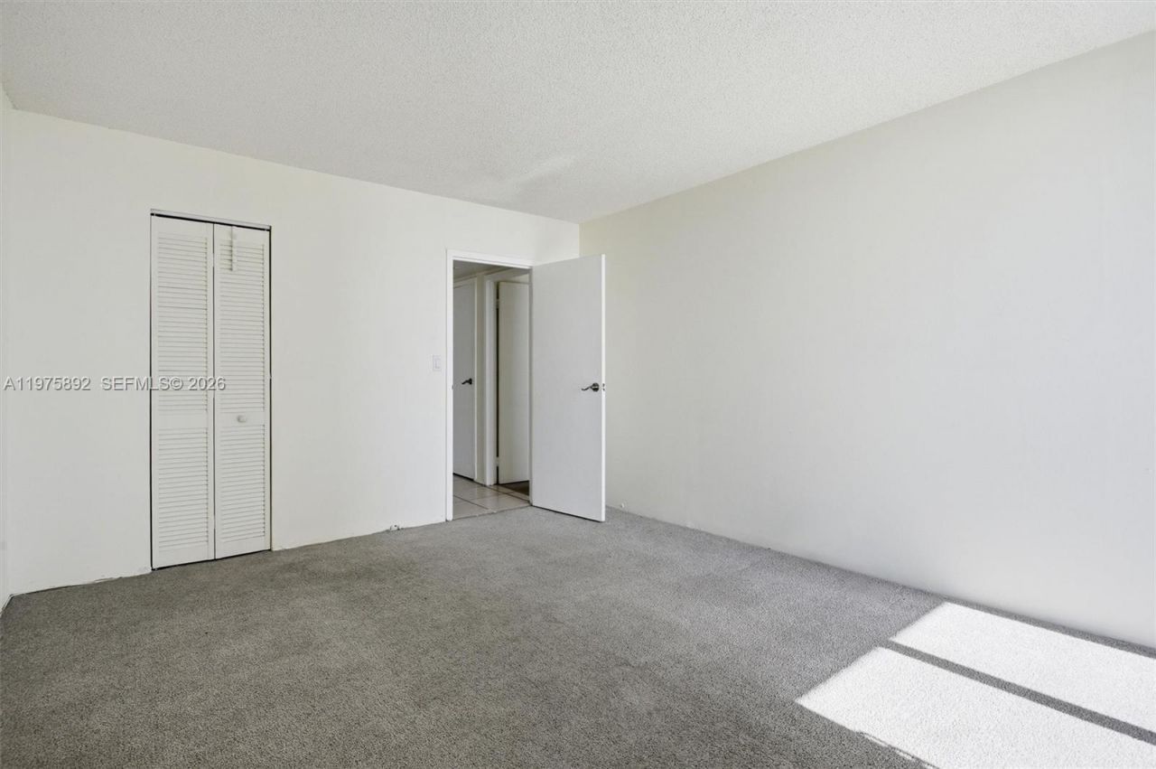 100 Bayview Dr, Unit 1106, Sunny Isles Beach, FL 33160 Photo