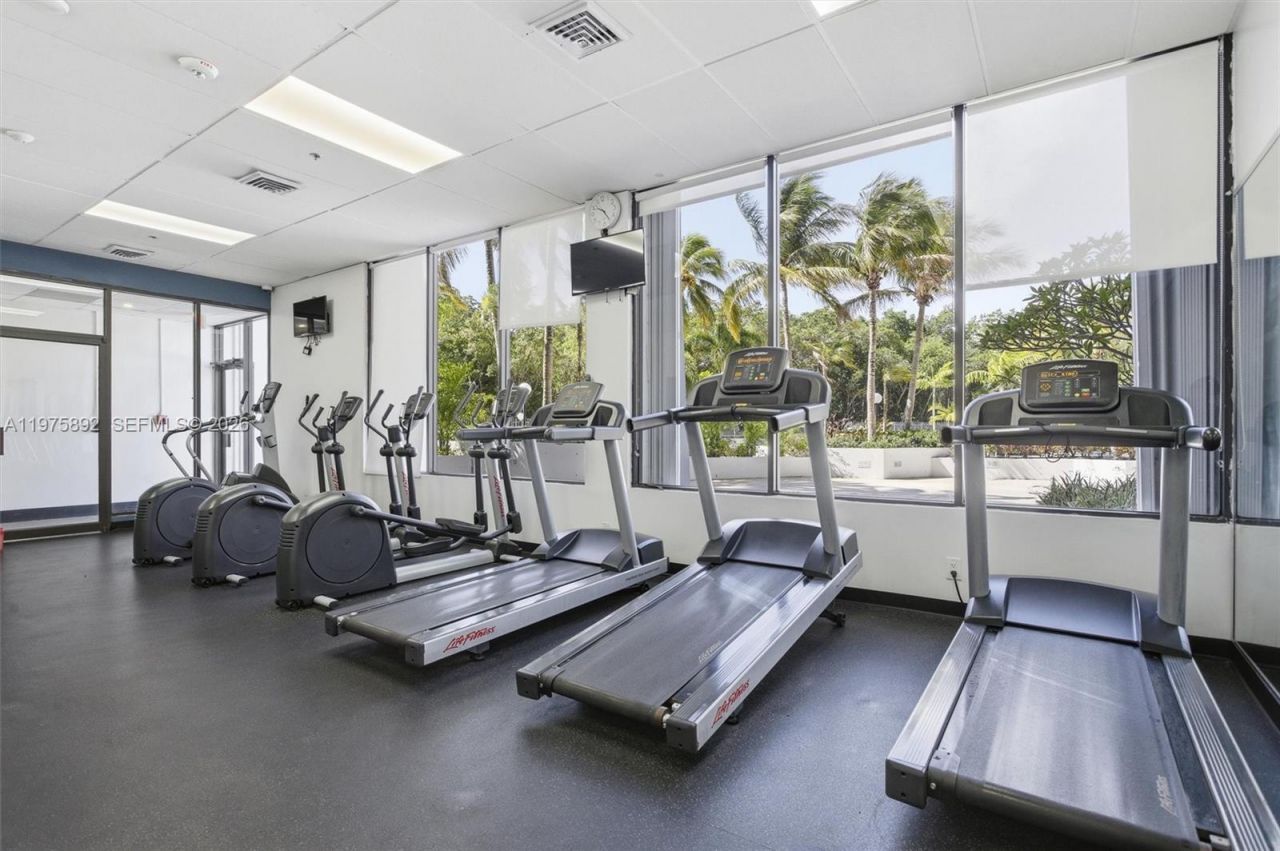100 Bayview Dr, Unit 1106, Sunny Isles Beach, FL 33160 Photo
