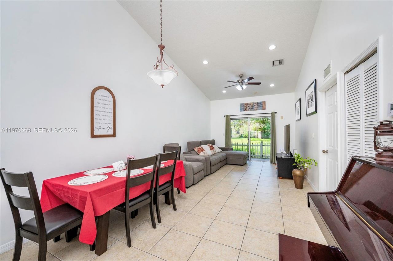 1212 NE 32nd Ter , Homestead, FL 33033 Photo