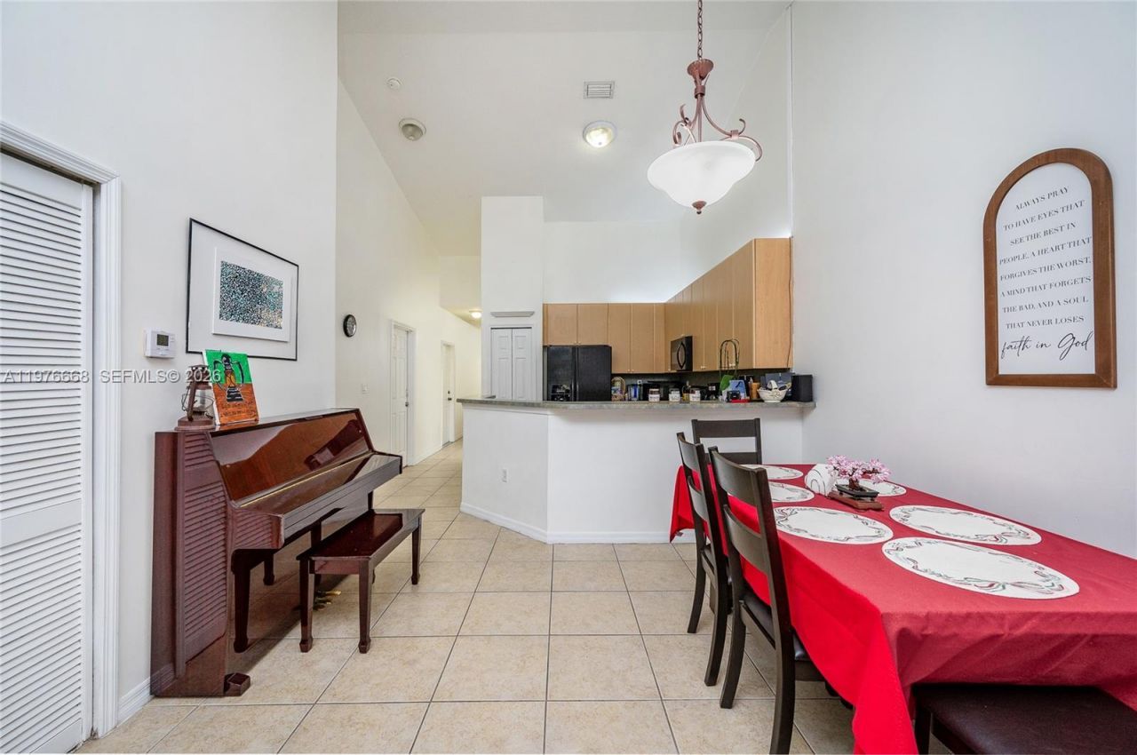 1212 NE 32nd Ter , Homestead, FL 33033 Photo