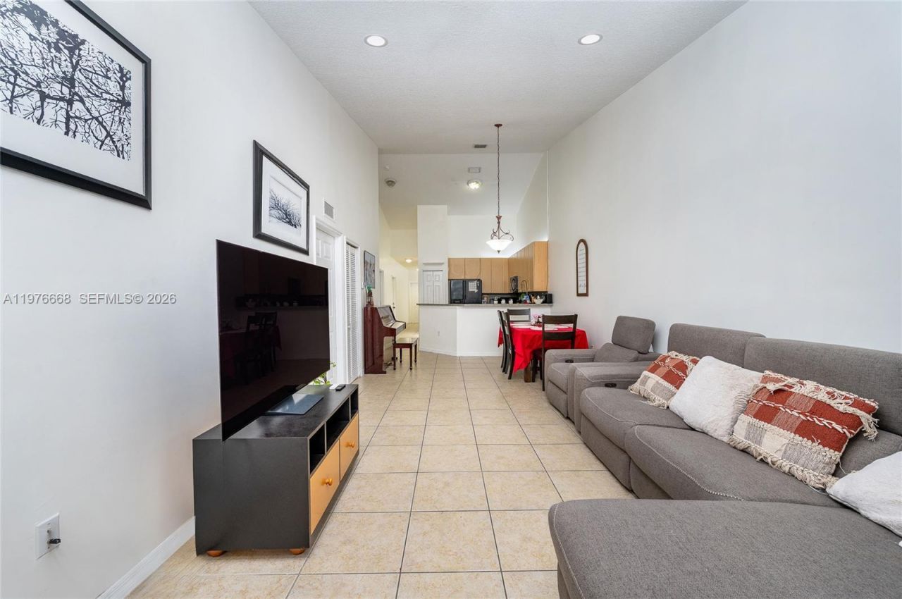 1212 NE 32nd Ter , Homestead, FL 33033 Photo