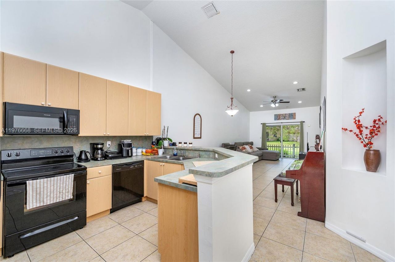1212 NE 32nd Ter , Homestead, FL 33033 Photo