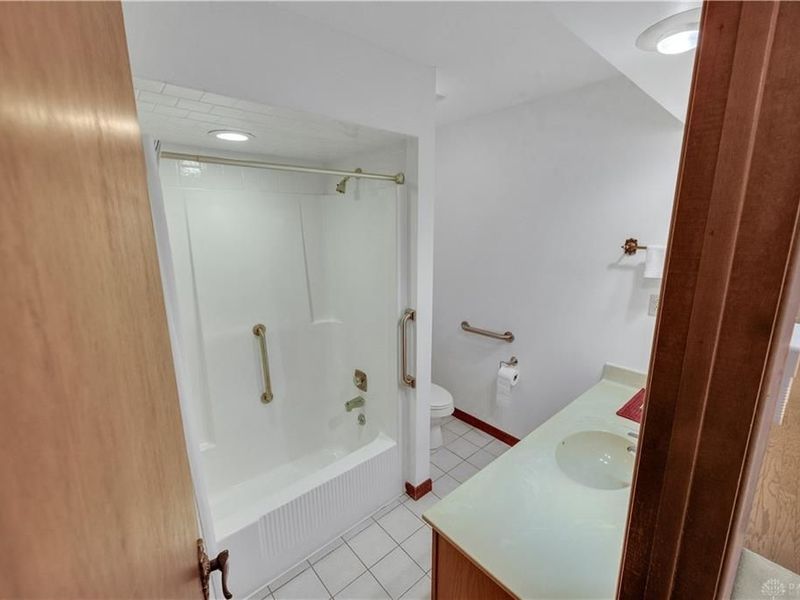 139 Cambria Drive, Beavercreek, OH 45440 Photo 9