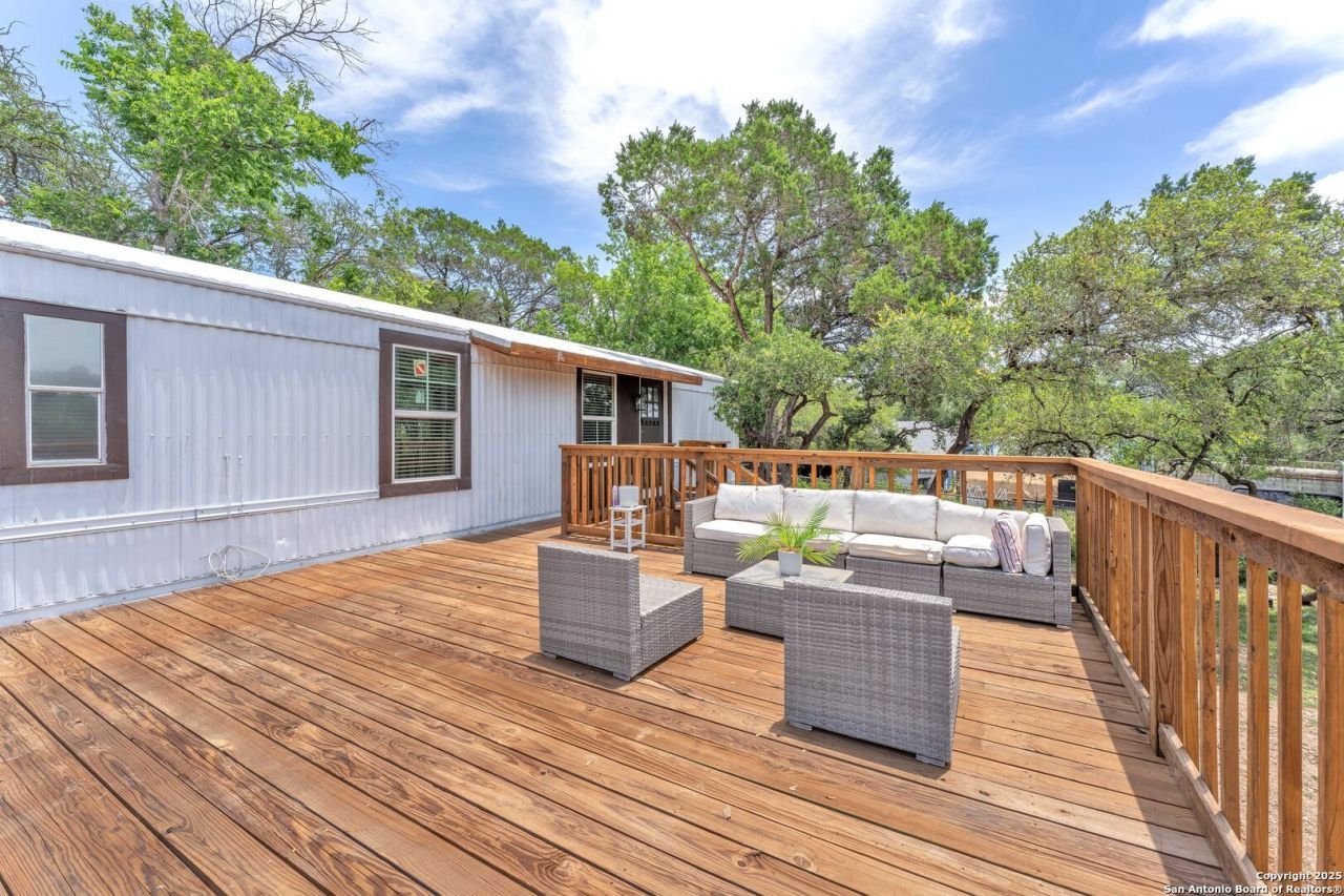 337 Buckhorn Dr, Canyon Lake, TX 78133 Main Photo