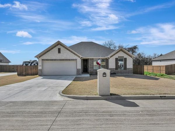 2202 Briarwood Drive, Bridgeport, TX 76426