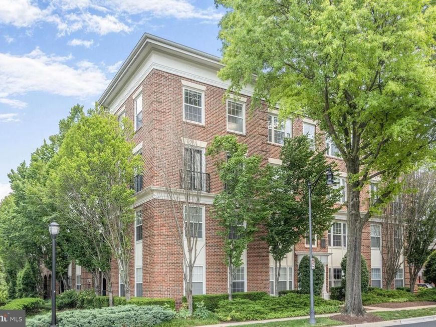 7 Booth Street, Unit 202, Gaithersburg, MD 20878 Main Photo