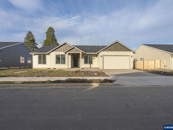 673 Parker Lp, Silverton, OR 97381