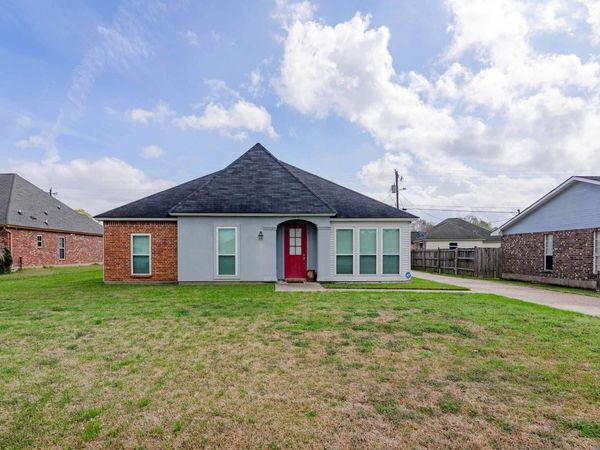 18128 Judith Dr, Zachary, LA 70791