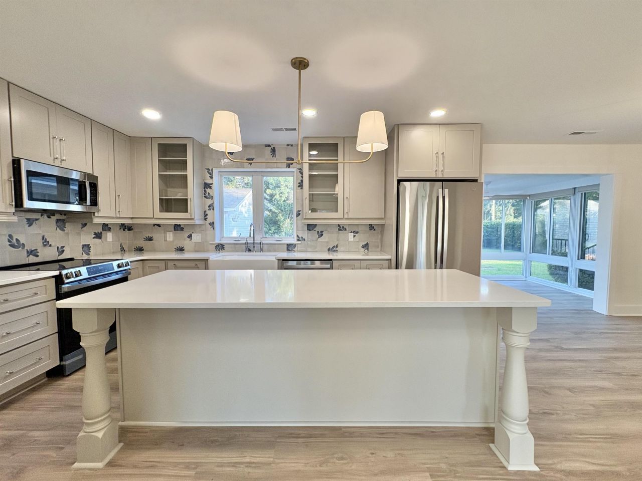 7616 Glenwood Dr. Photo 2