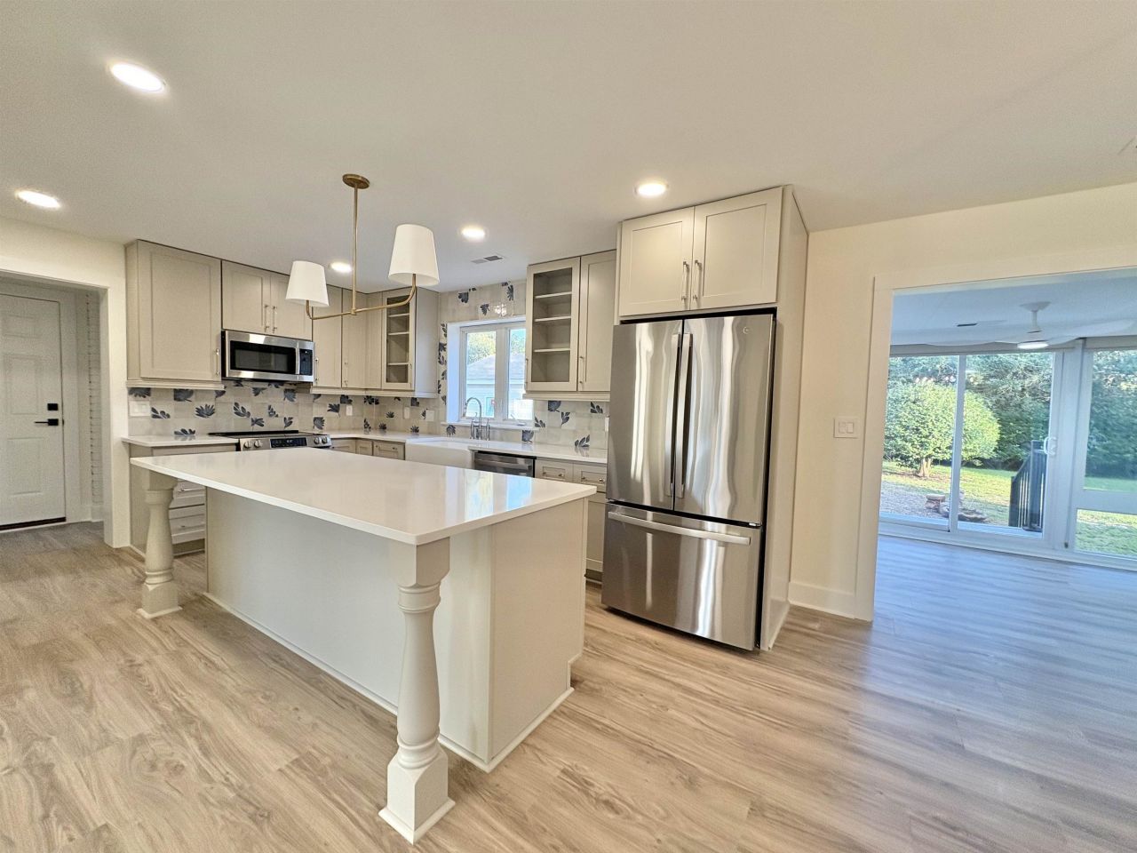 7616 Glenwood Dr. Photo 3