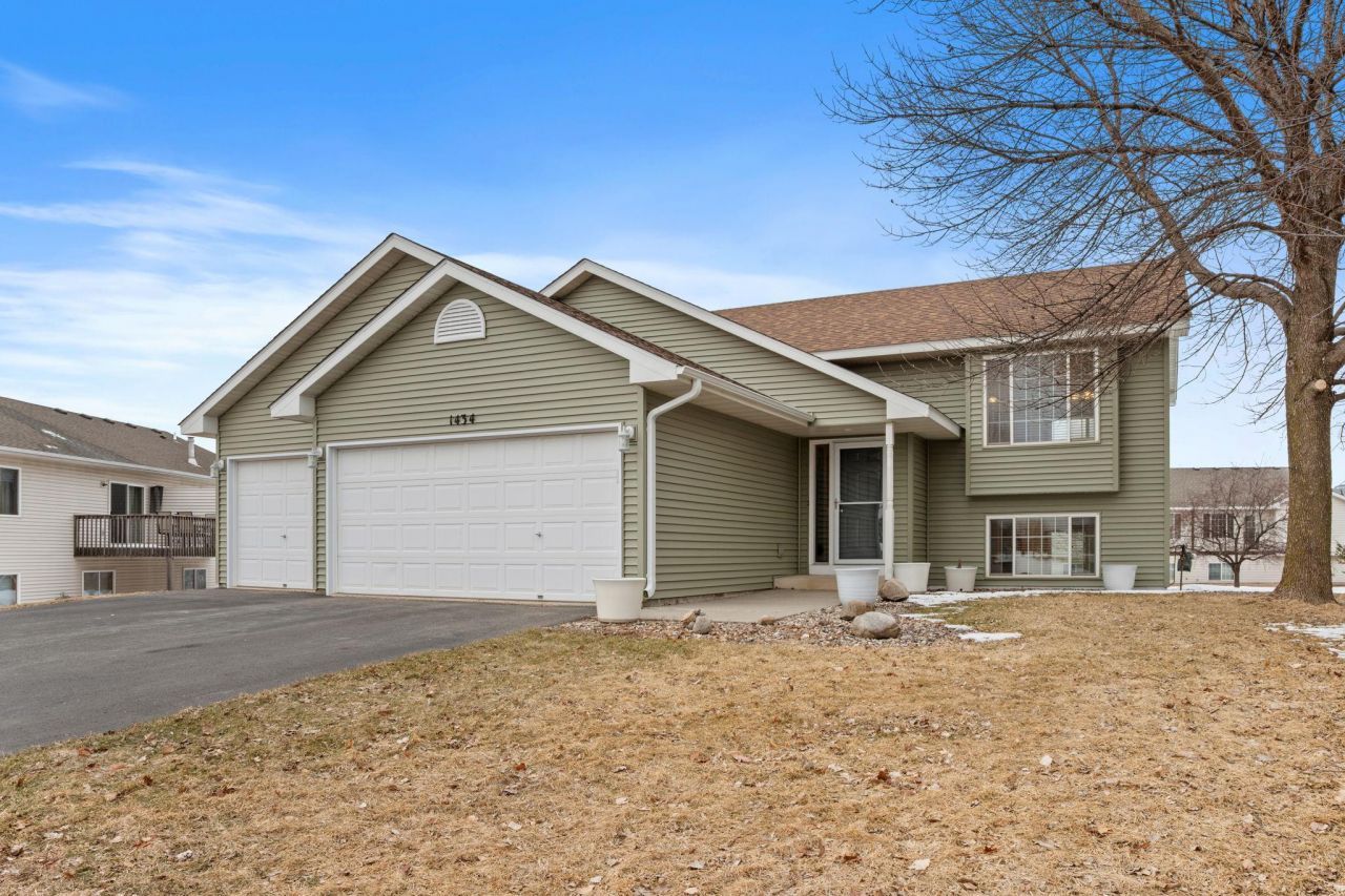 1434 Sparrow Road, Waconia, MN 55387 Main Photo