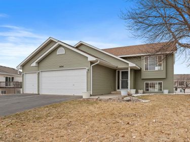 1434 Sparrow Road, Waconia, MN 55387