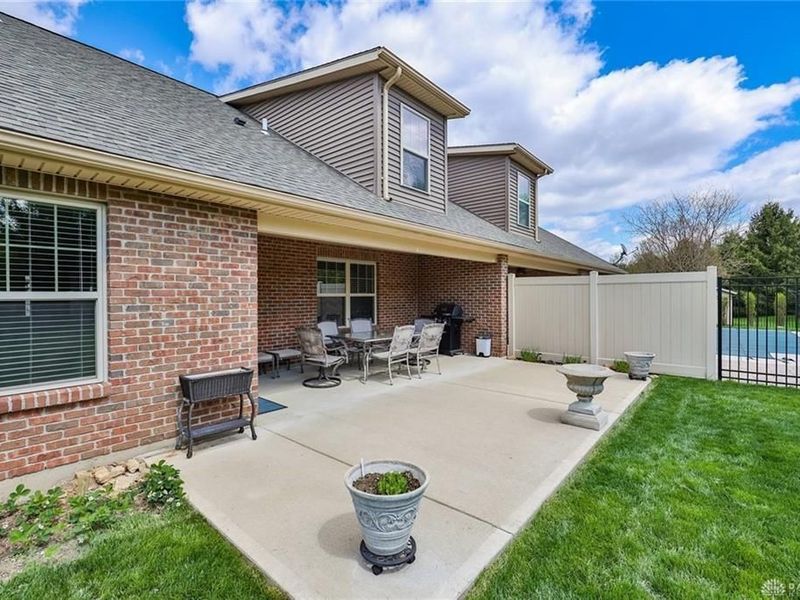 564 Cider Mill Way, Tipp City, OH 45371 Photo 2