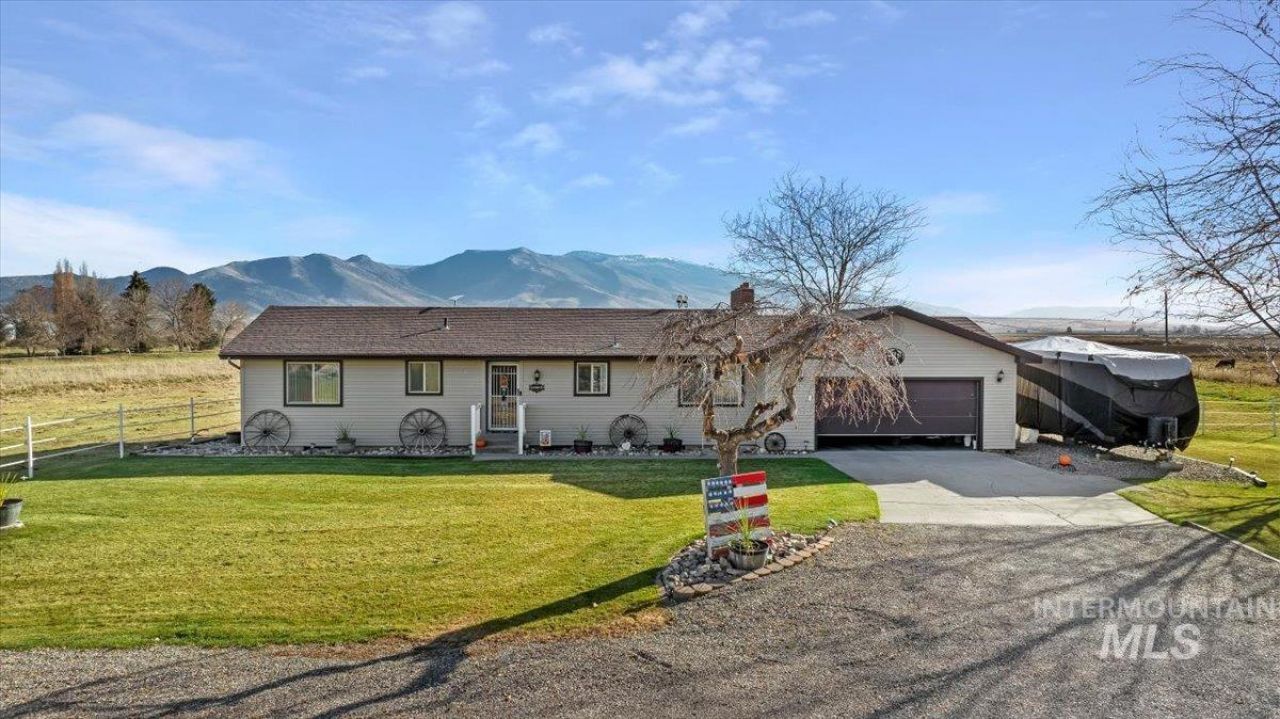 411 Mountain View Lane, Burley, ID 83318 Main Photo