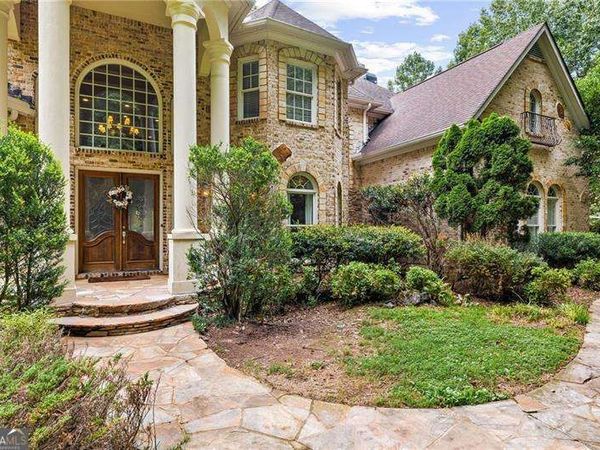 221 Allmond Lane, Alpharetta, GA 30004