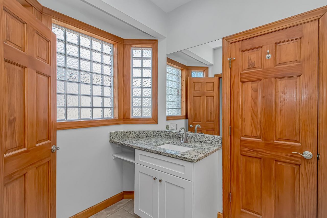 2296 Big Landing Dr. Photo 19