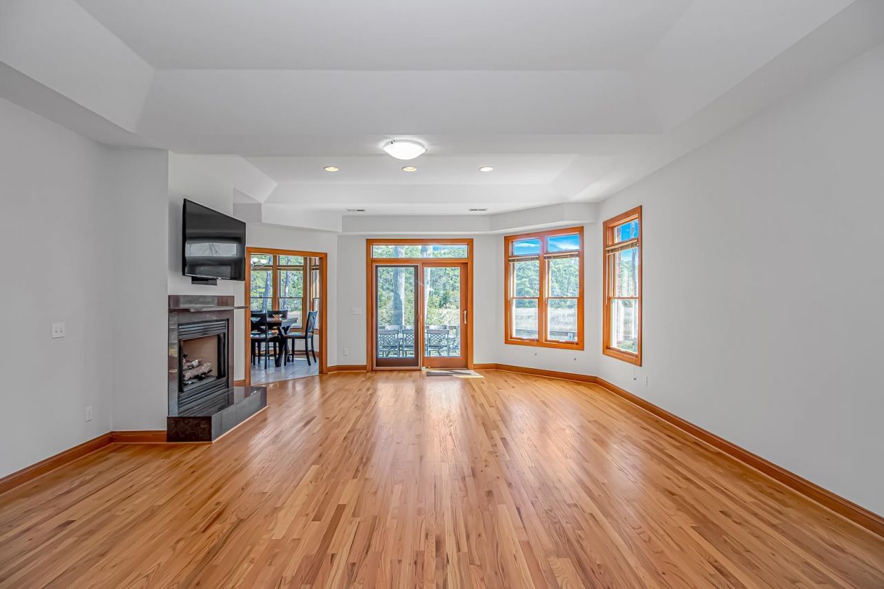 2296 Big Landing Dr. Photo 7