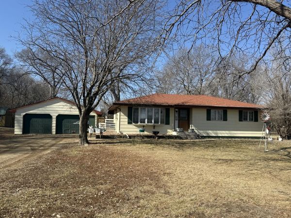 1601 N Gale Rd, Mitchell, SD 57301