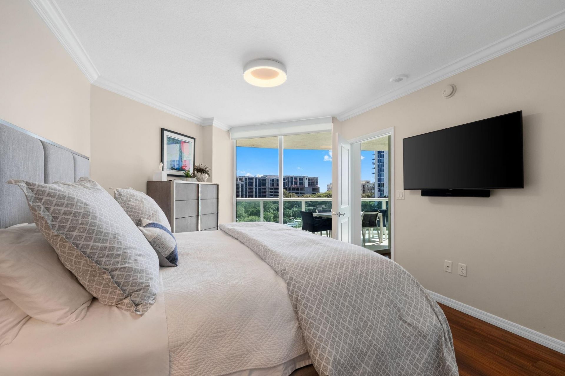 347 N New River Drive, Unit 610, Fort Lauderdale, FL 33301 Photo