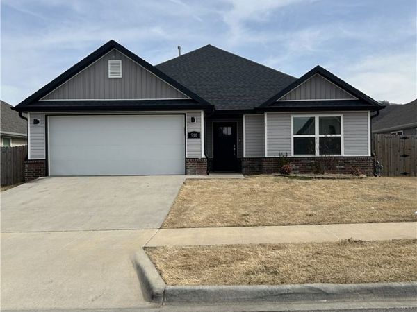 510 S Wagon Wheel Avenue , Fayetteville, AR 72704