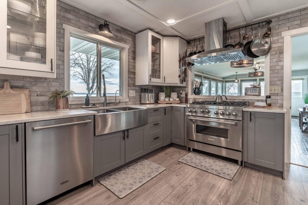 736 Shorewood Drive, Detroit Lakes, MN 56501