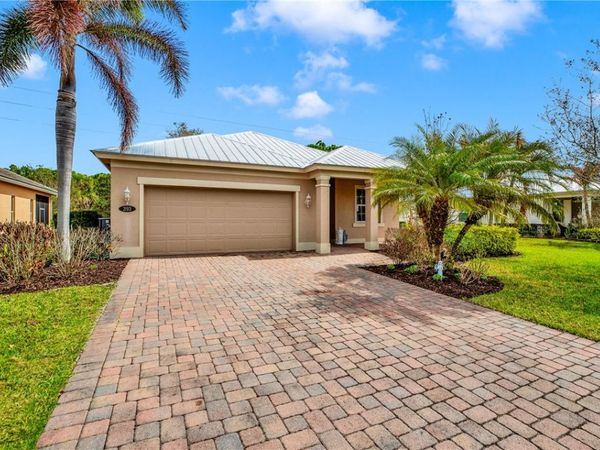 393 11th Square SW, Vero Beach, FL 32962