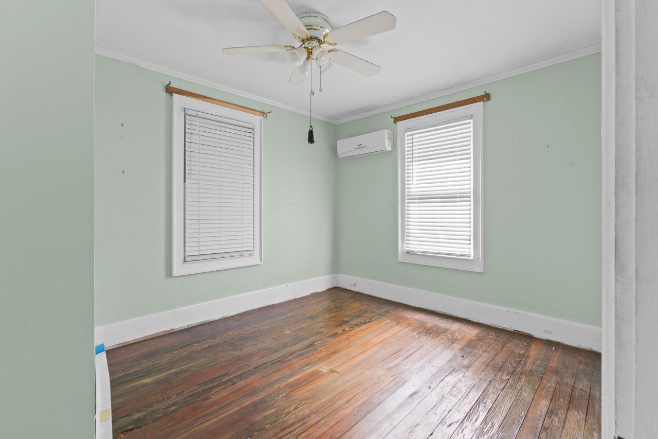 309 Heatley Street Photo 12