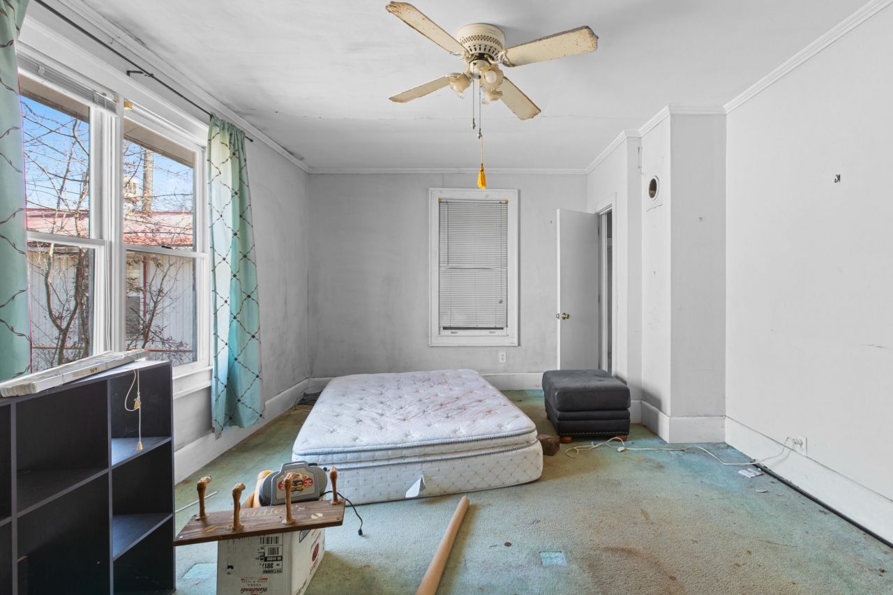 309 Heatley Street Photo 17