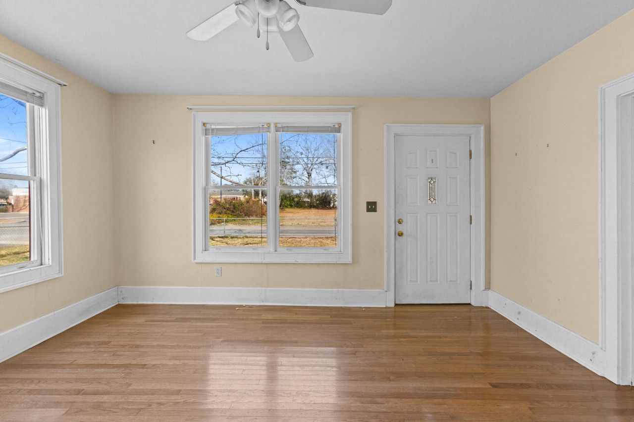 309 Heatley Street Photo 6