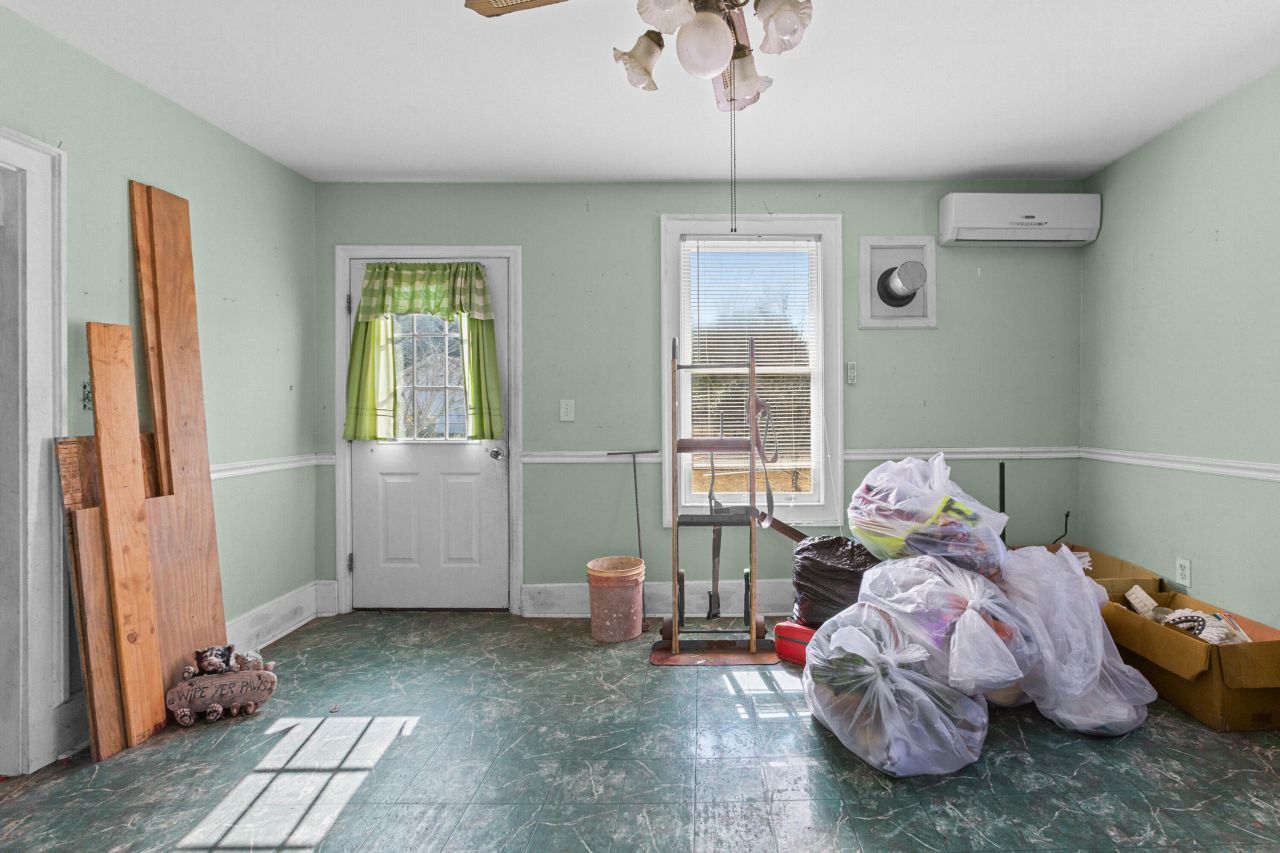 309 Heatley Street Photo 8