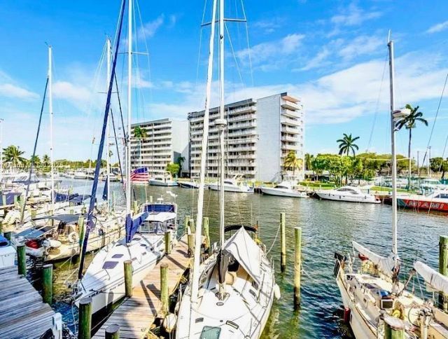 2415 NW 16th St Rd , Unit 214, Miami, FL 33125 Photo