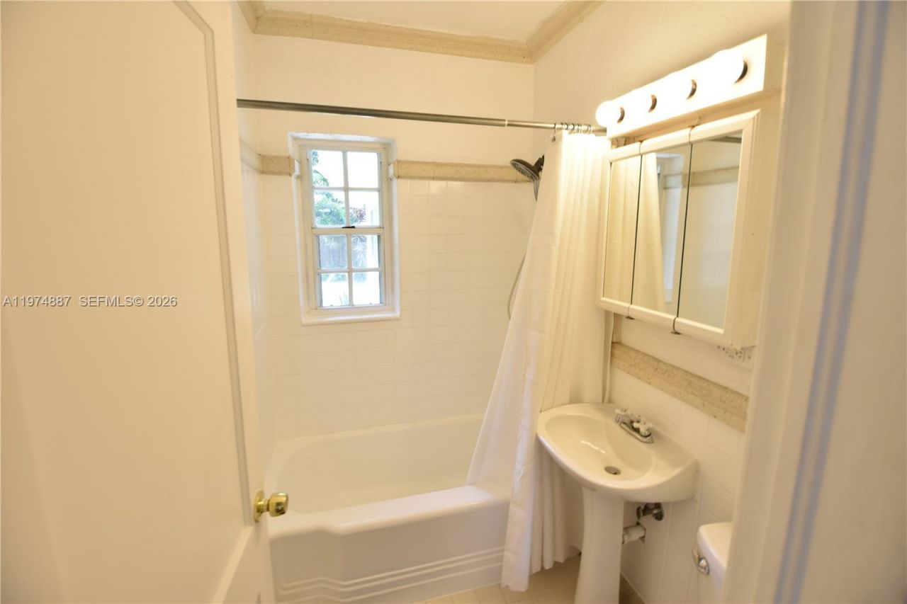 5900 SW 60th St, Miami, FL 33143 Photo