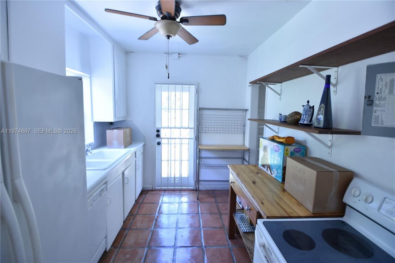 5900 SW 60th St, Miami, FL 33143 Photo