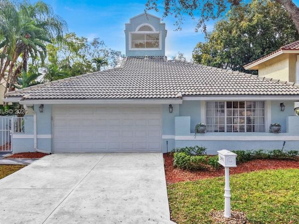 2091 Island Cir , Weston, FL 33326