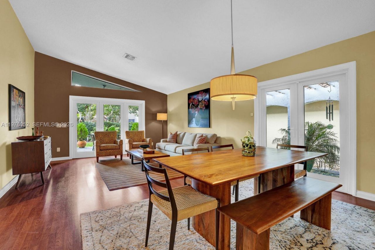 2091 Island Cir, Weston, FL 33326 Photo