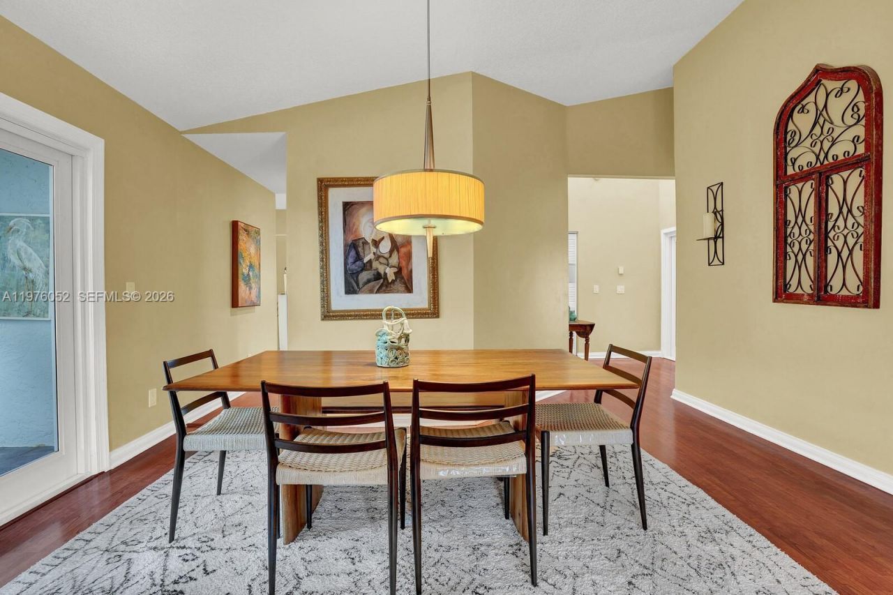 2091 Island Cir, Weston, FL 33326 Photo