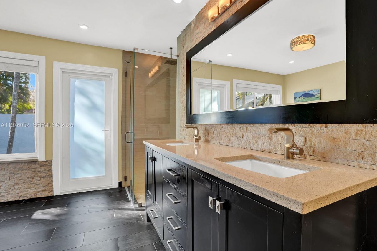 2091 Island Cir, Weston, FL 33326 Photo