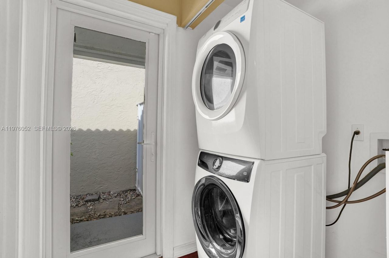 2091 Island Cir, Weston, FL 33326 Photo