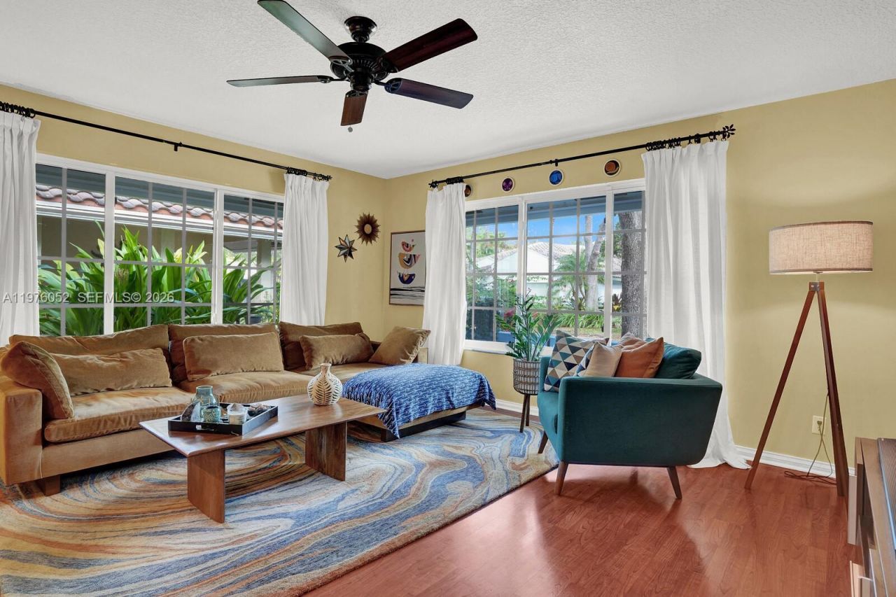 2091 Island Cir, Weston, FL 33326 Photo