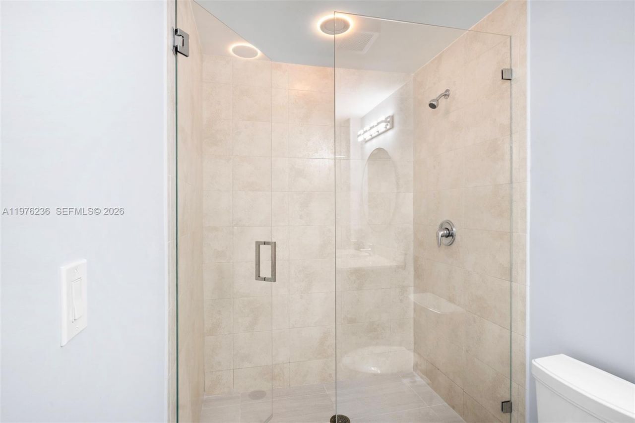 1900 N Bayshore Dr, Unit 2512, Miami, FL 33132 Photo