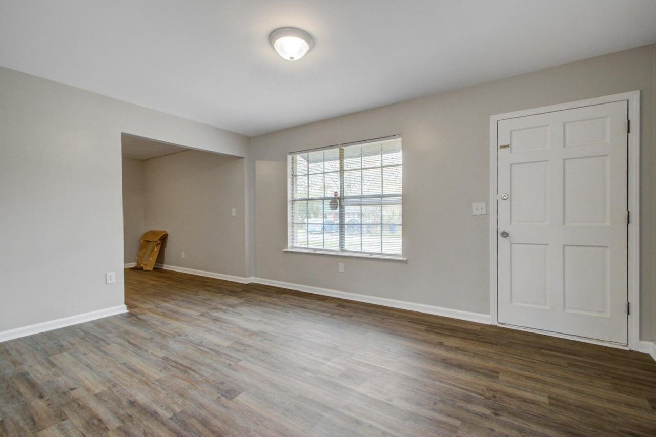 1978 Holliday Street Photo 5